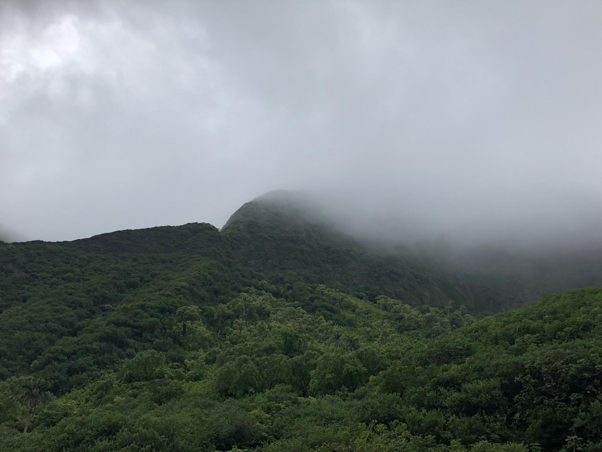 Mountain range in Maui, HI