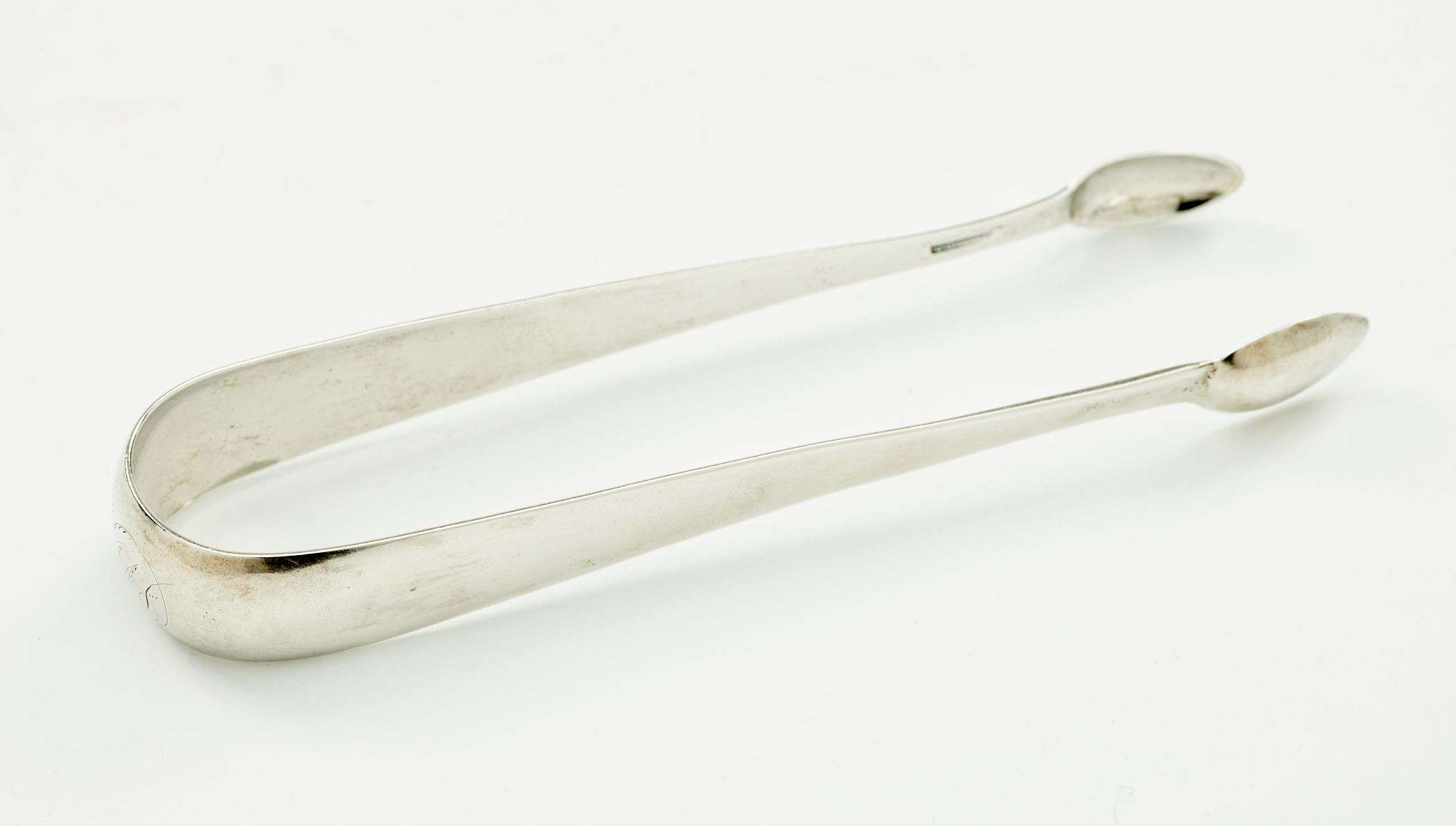 /Silver%20sugar%20tongs%20with%20small%20ends%20and%20a%20thicker%20handle%20portion.