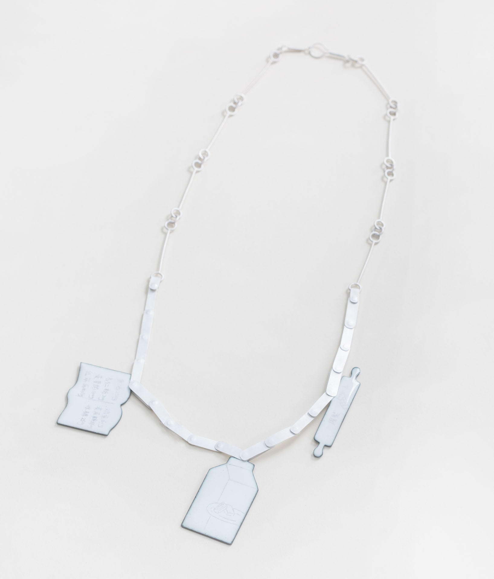 鳳梨酥 [fènɡ lí sū] (Pineapple shortcake) necklace