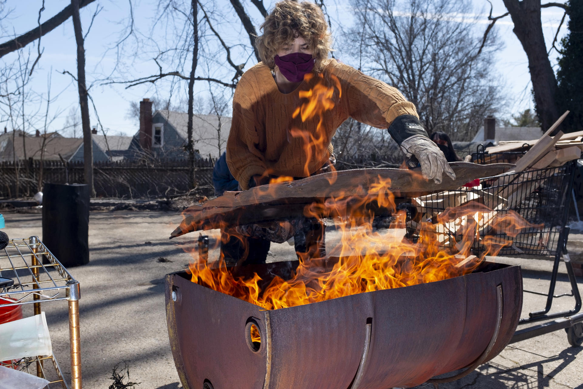 Hot Talks, covering the pit