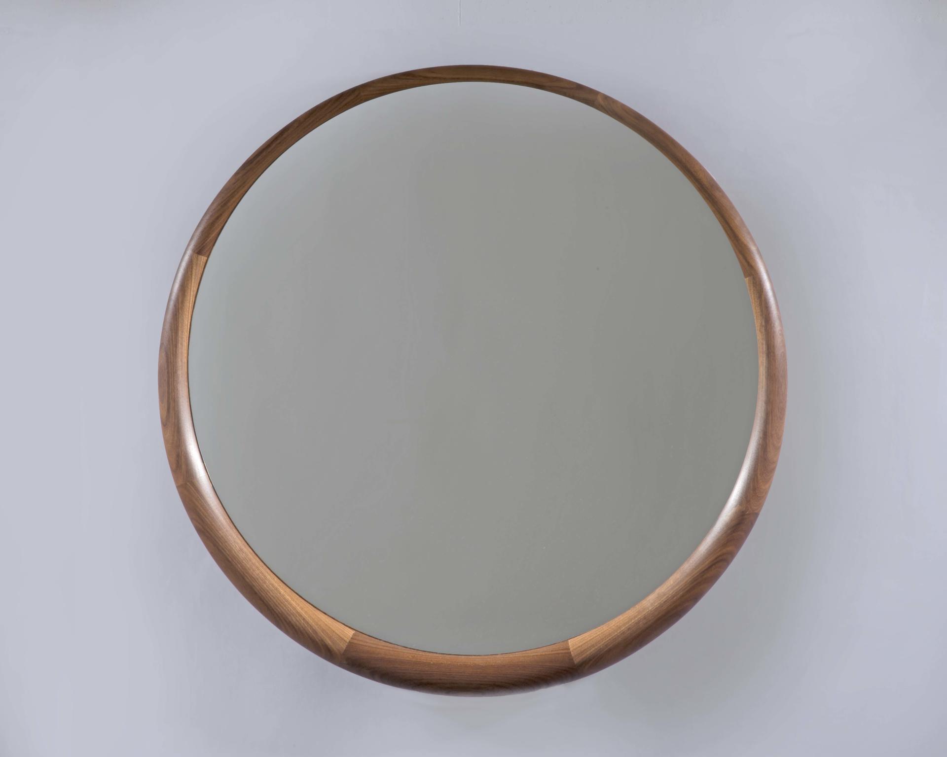 Round mirror