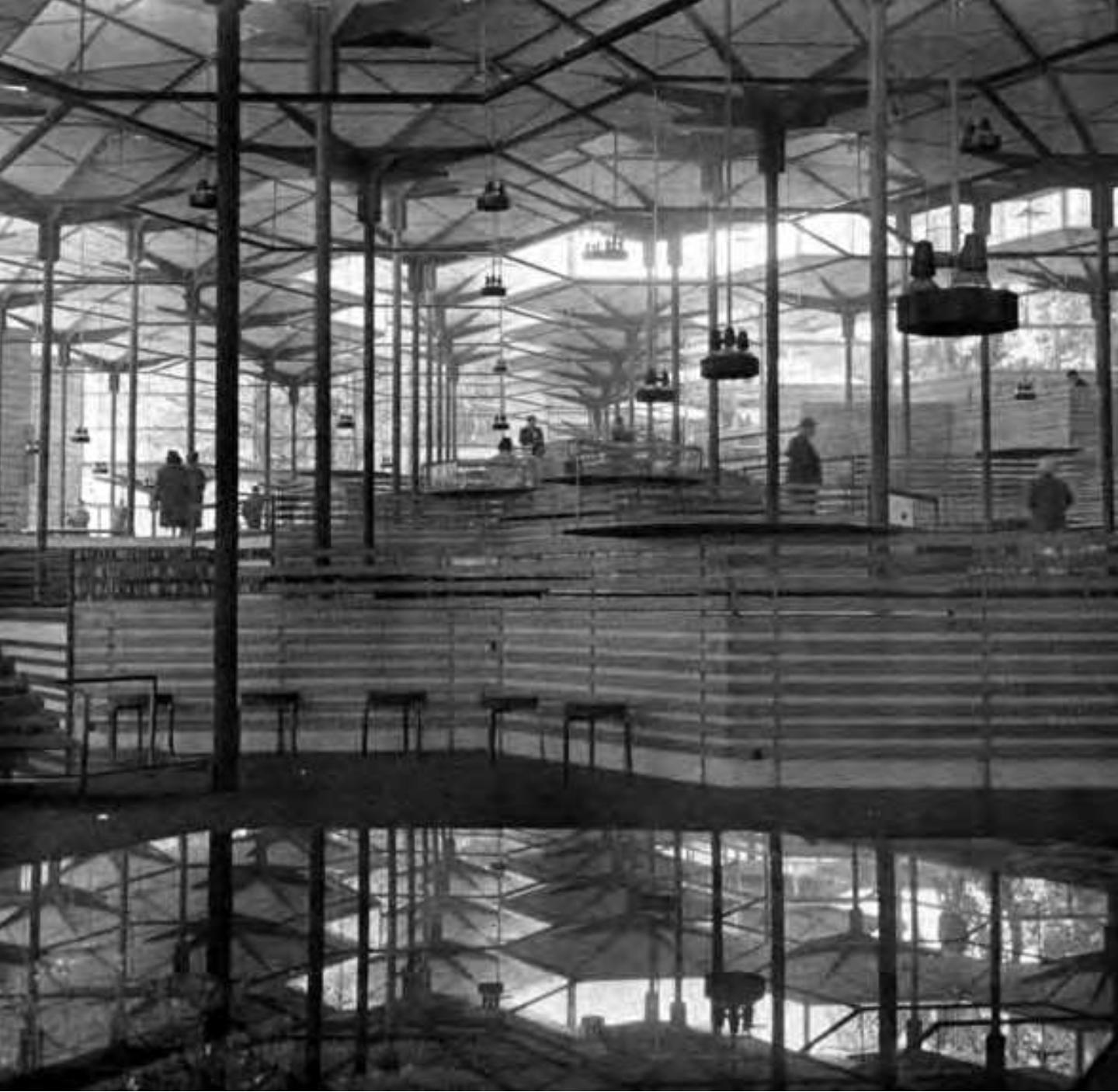 Interior of the Spanish pavilion at Expo 58 with columns resembling palms.