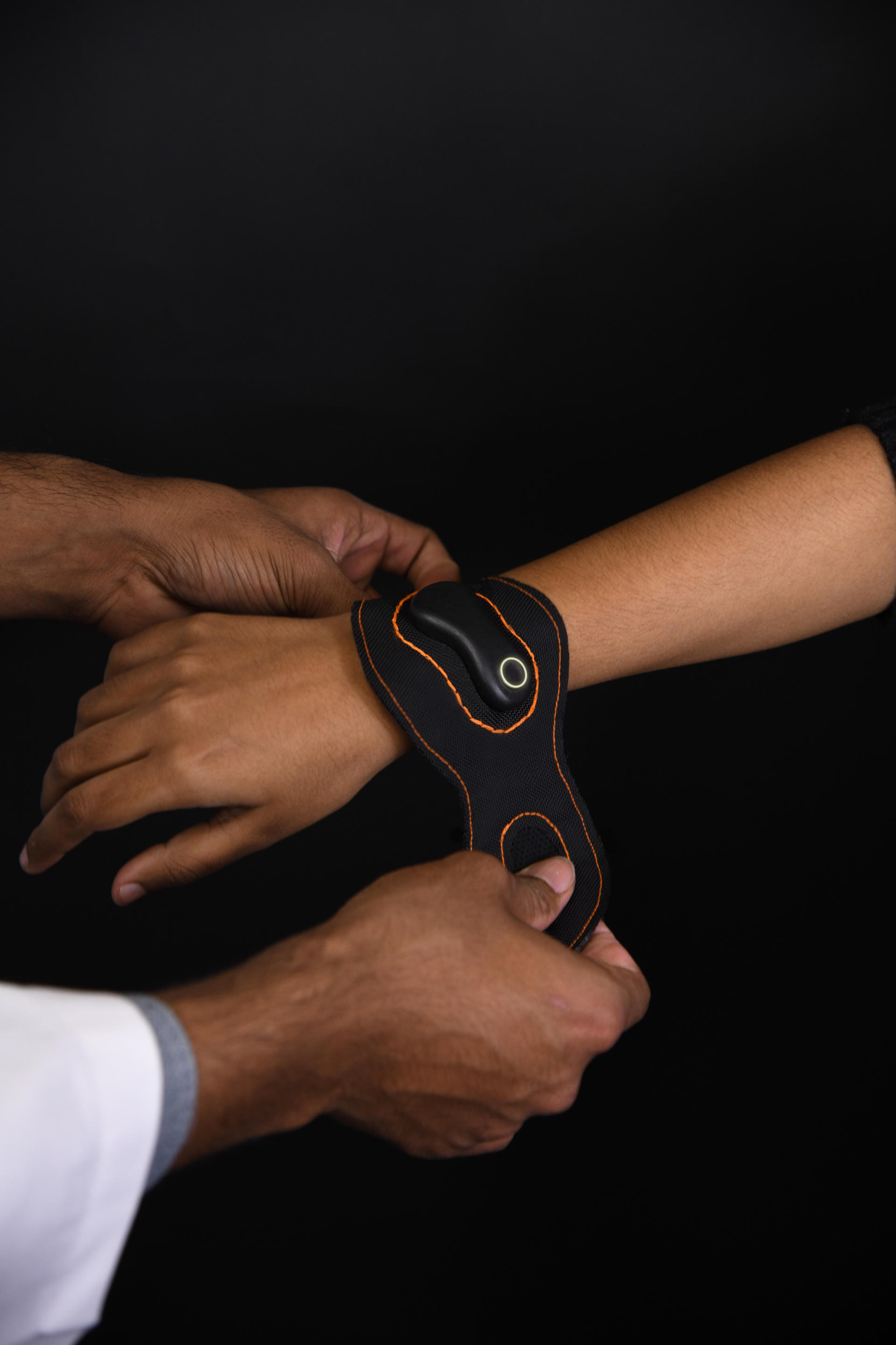 The wearable pain measuring device exhibits potential for improving pain management in diverse medical and research settings, including pain level monitoring during surgical procedures and tracking pain levels in individuals with chronic pain conditions.